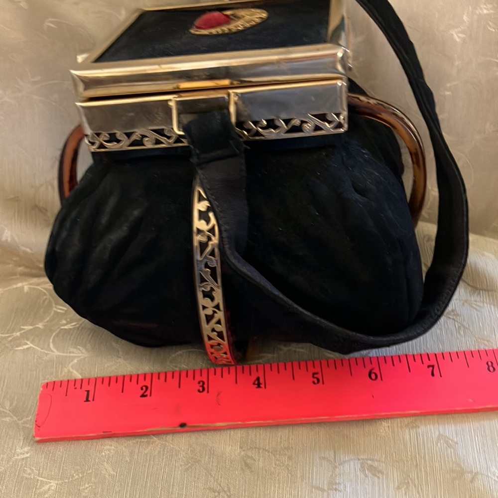 Vintage-Inspired Black Velvet Evening Bag with Gold Accents - Picture 8 of 8
